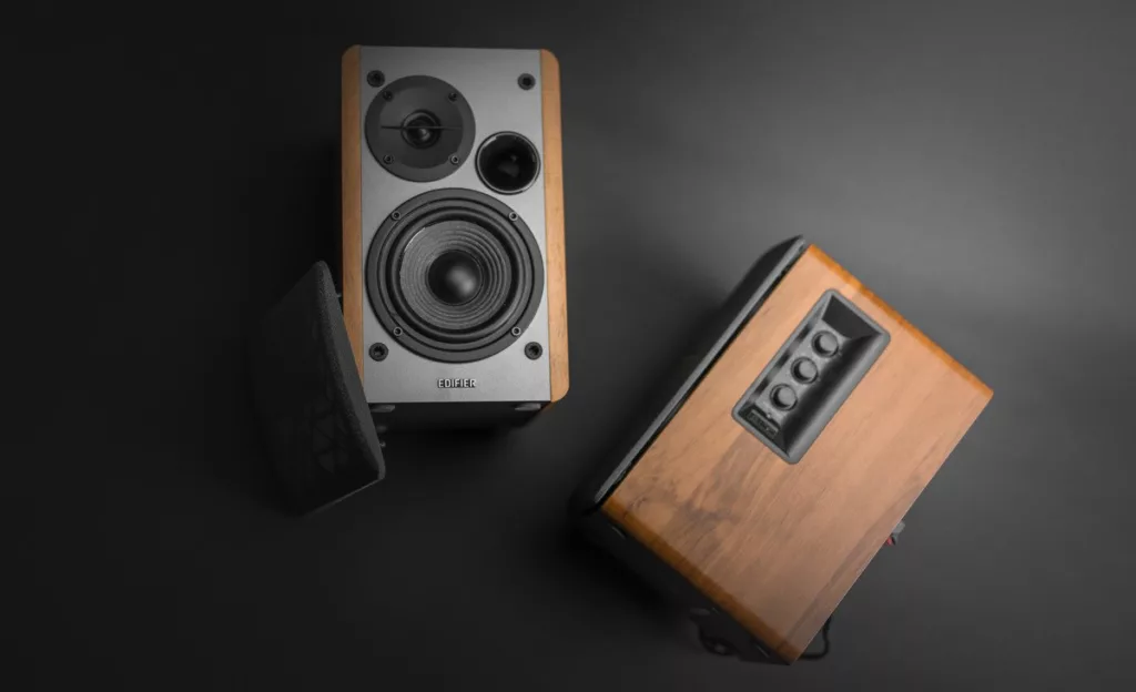 7 Rekomendasi Speaker Portable Terbaik 2025: Suara Nendang, Harga Bersahabat! 4 Edifier R1280DB