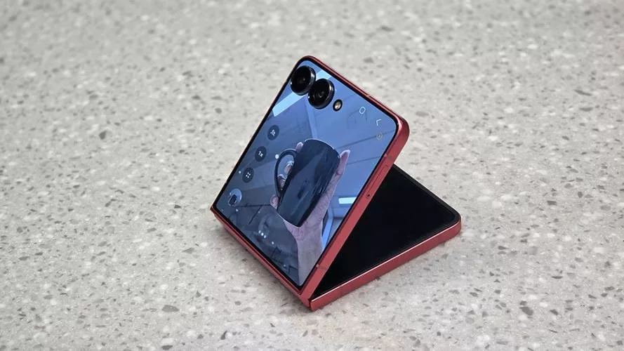 Samsung Galaxy Z Flip7 dan Gemini AI: Kombinasi Cerdas yang Bikin Bisnismu Makin Melonjak 1 FlexCam Galaxy Z Flip7