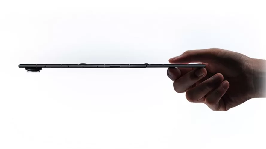 Spesifikasi Samsung Galaxy Z TriFold: Inovasi 3-in-1 Futuristik yang Bikin Takjub! 1 Desain Tipis Samsung Galaxy Z TriFold