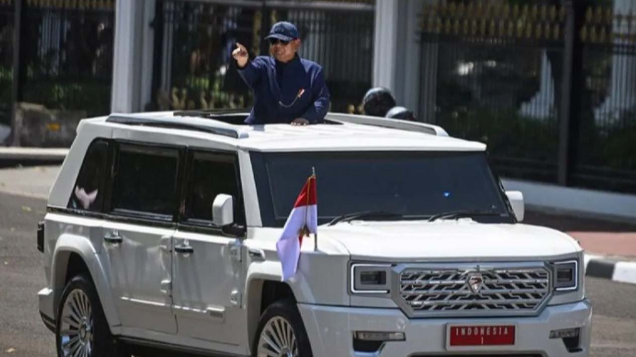 Presiden RI Prabowo sedang Arak-arakan dengan Maung MV3 Garuda Limousine