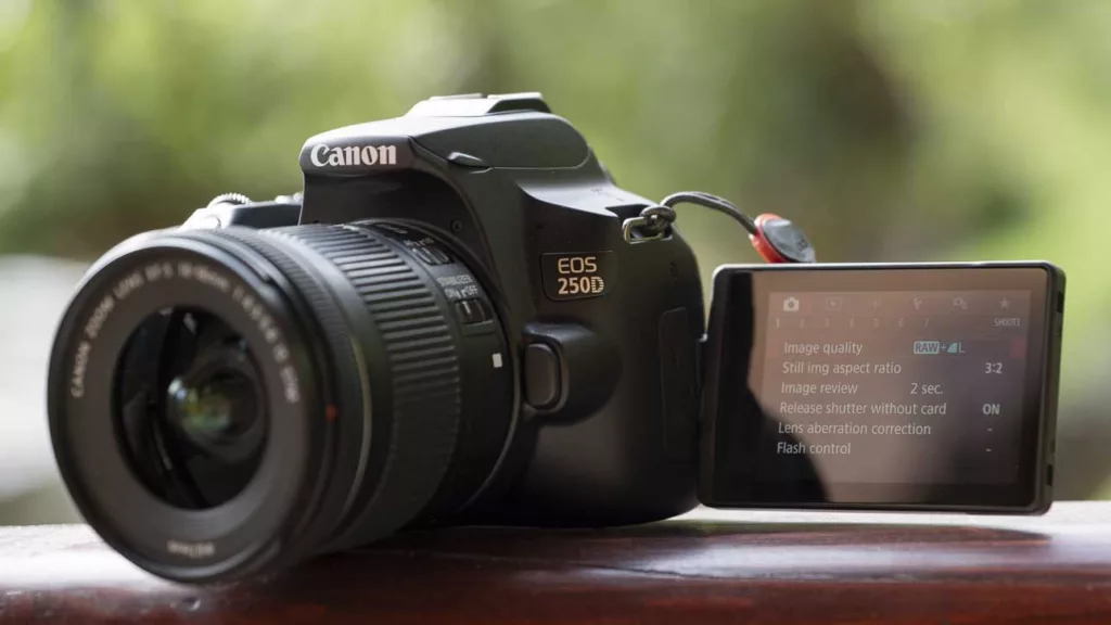 Kamera Canon EOS 250D DSLR Terbaik
