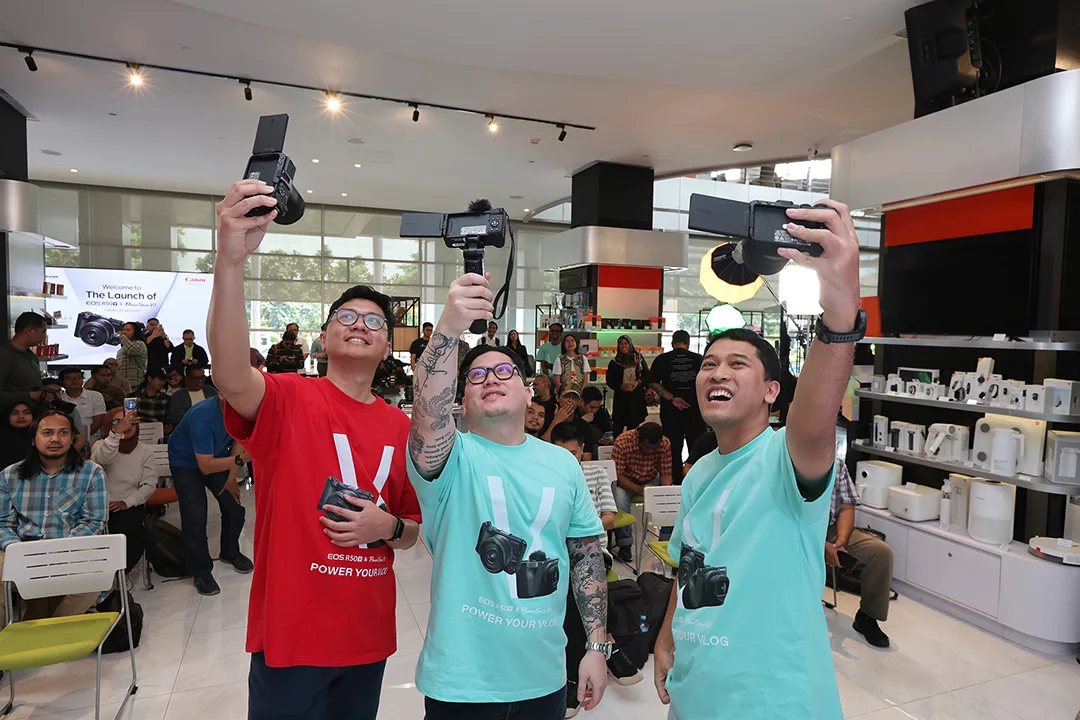 Canon Datascrip 'Manjakan' Pengguna dengan EOS R50 V & PowerShot V1