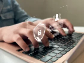 Jonathan Kriss dari AdaKami menekankan bahwa penyalahgunaan data bisa berakibat fatal, seperti pencurian identitas hingga pengambilalihan akun keuangan.
