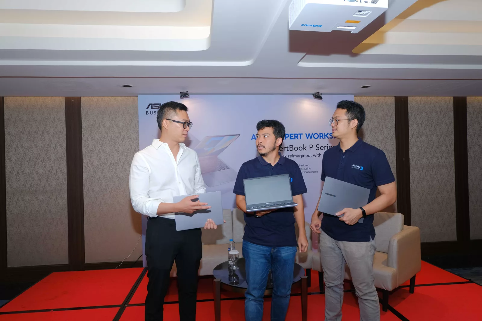 ASUS Indonesia merespons tantangan ini dengan meluncurkan ASUS ExpertBook P Series, lini laptop bisnis yang menggabungkan desain kokoh, performa bertenaga berbasis AI, serta keamanan data berstandar enterprise.