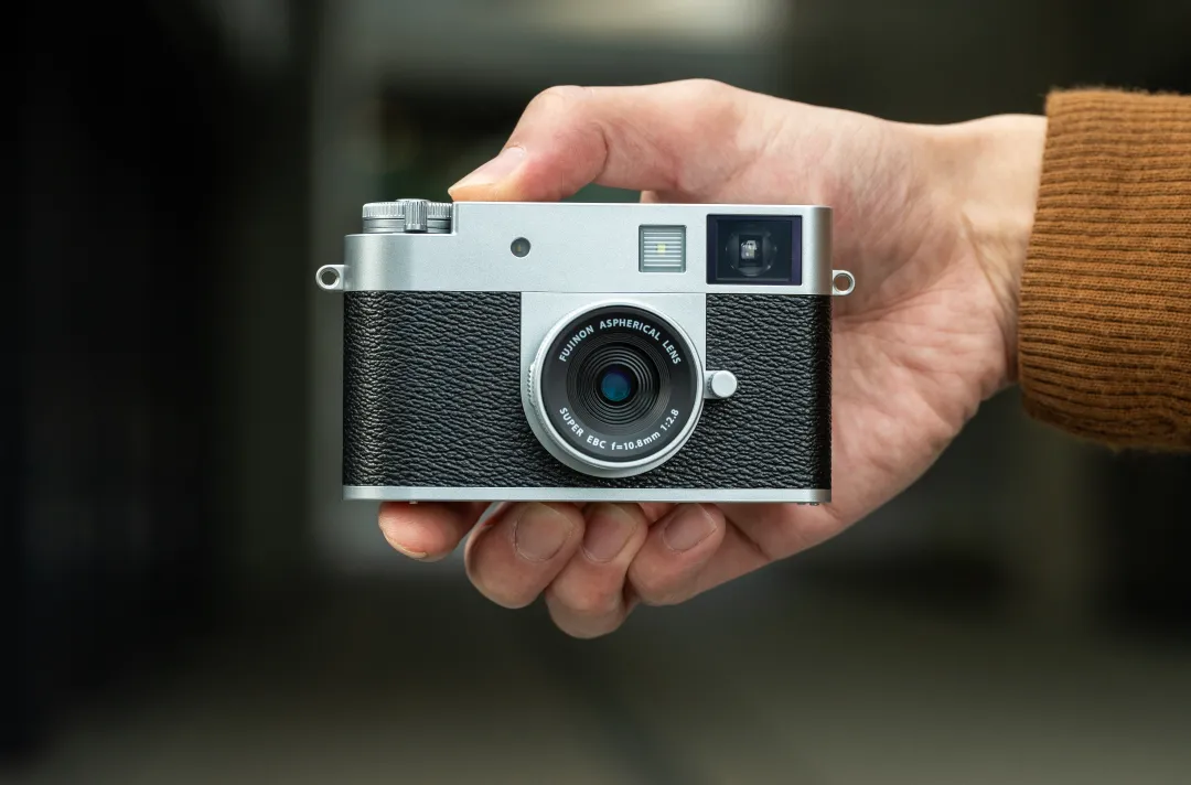 Fujifilm X-Half Hadirkan Sensasi Analog dengan Teknologi Digital dan Lensa Fixed