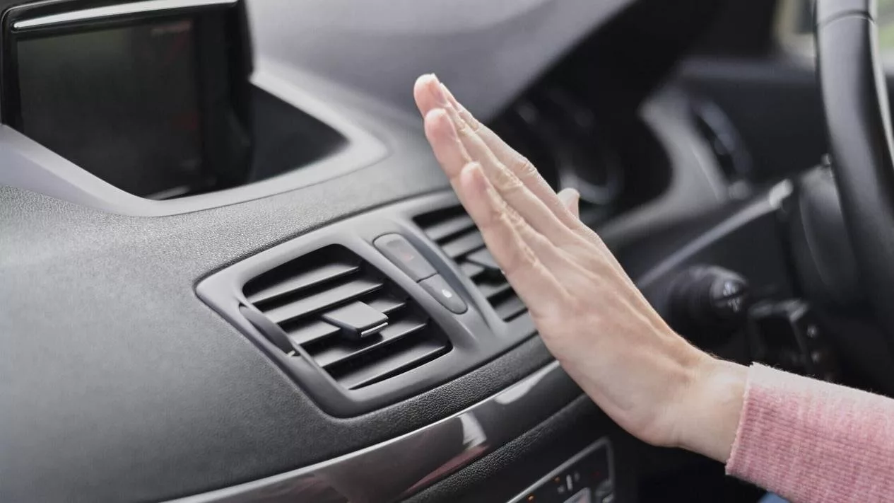 12 Penyebab AC Mobil Tidak Dingin