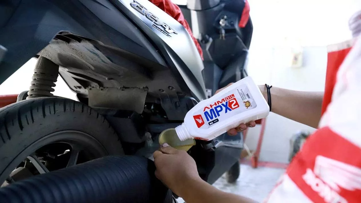 Alasan Harus Rutin Ganti Pelumas Mesin Motor Honda