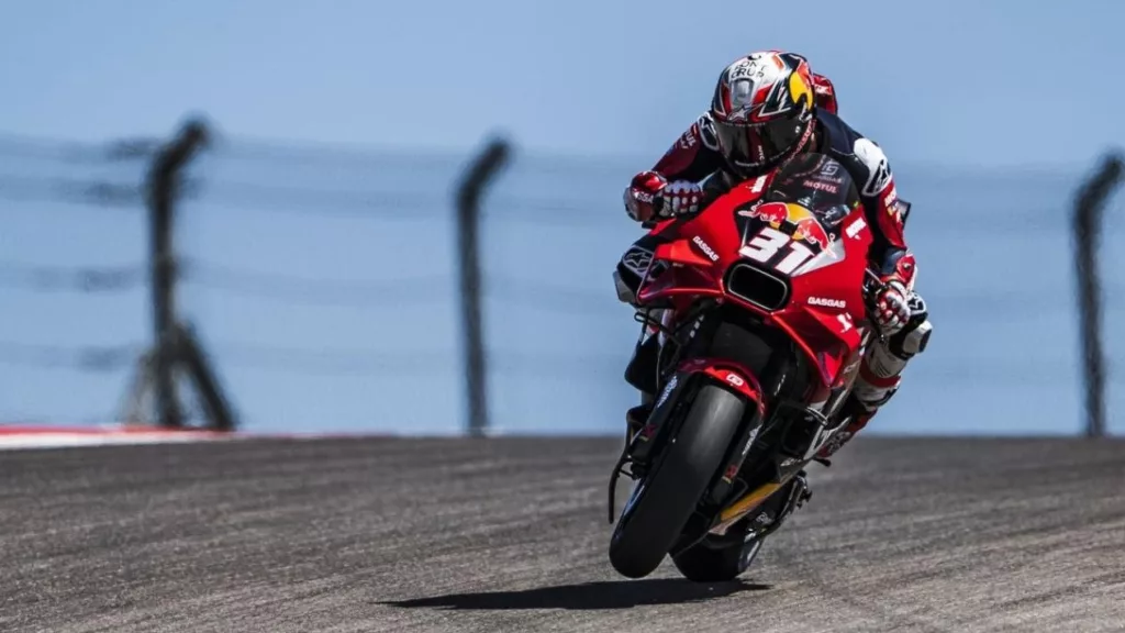 Pedro Acosta Alami Kecelakaan Brutal di MotoGP Hungaria 2025, Kameramen Selamat dari Maut!