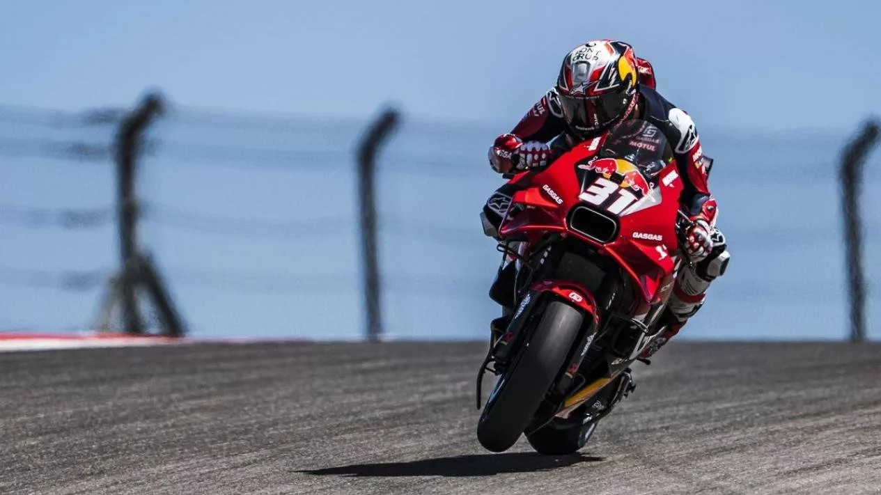 Pedro Acosta Alami Kecelakaan Brutal di MotoGP Hungaria 2025, Kameramen Selamat dari Maut!