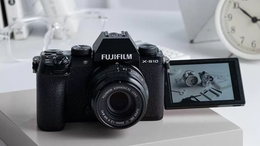 Kamera Mirrorless Fujifilm X-S10 – Retro