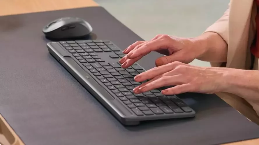 Keyboard Logitech Signature Slim Solar+ K980