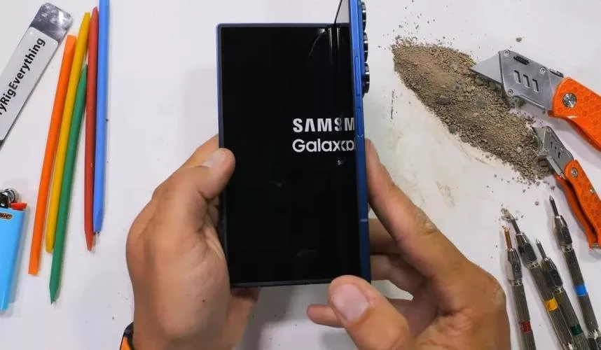 Samsung Galaxy Z Fold 7 Diuji Brutal dan Sadis