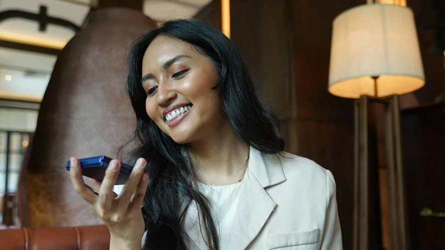 Gemini AI di cover screen Galaxy Z Flip7 mudah untuk digunakan berkat designnya yang compact