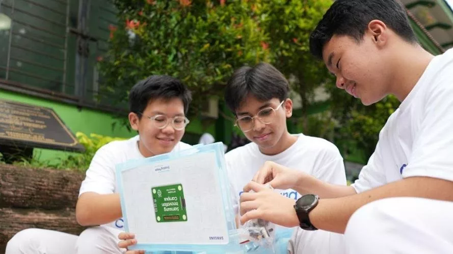 Samsung memperkuat posisinya sebagai pelopor dalam pendidikan coding dan AI, mendukung penuh upaya pemerintah untuk melahirkan talenta muda Indonesia yang memiliki daya saing global.