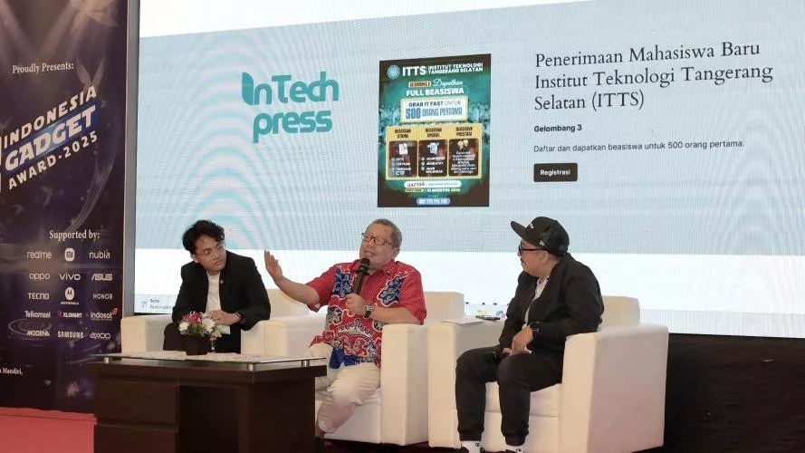 Indonesia Gadget Award 2025: Dominasi AI dan OPPO Find X9 Pro Jadi Gadget Terbaik 1 sesi khusus ini menghadirkan dua narasumber yakni Onno W. Purbo serta Ridwan Kusuma selaku Senior Analyst Counterpoint Research