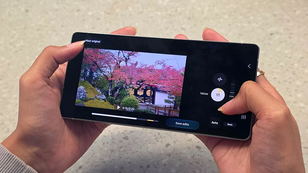 Galaxy S25 Ultra dengan Google Gemini Hadirkan Cara Baru Menikmati Liburan Akhir Tahun 1 Dengan kamera flagship dan AI Audio Eraser, Galaxy S25 Ultra bikin tiap momen liburan terekam jernih dengan kualitas audio yang bersih.