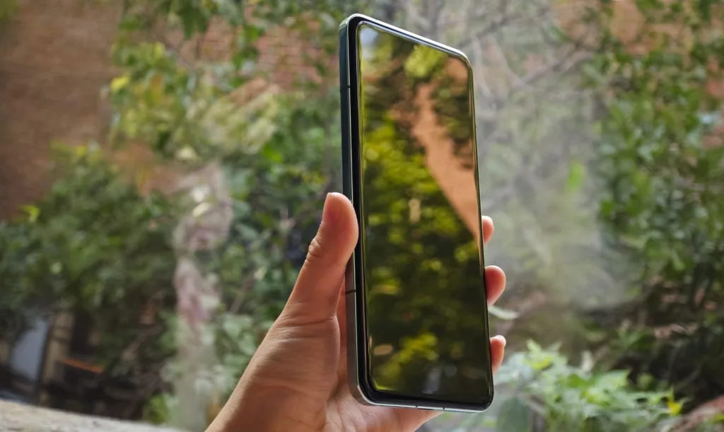 Layar melengkung smartphone, Tren desain HP modern