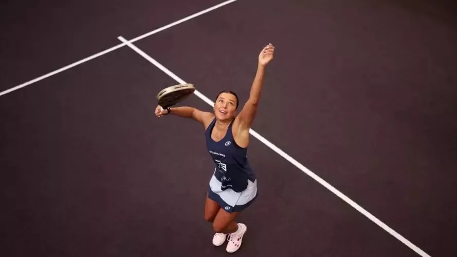 7 Bukti Digital Kecanduan Padel di Indonesia: Tren Olahraga 2025 1 Tren Olahraga Padel Indonesia